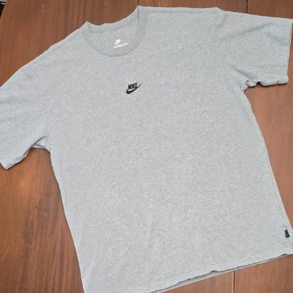 Nike Men's Heather Gray Short Sleeve Tee - Picture 1 of 8